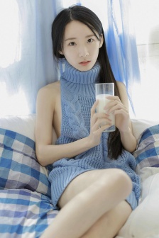 坐在学长的棒棒糖椅子上写作业